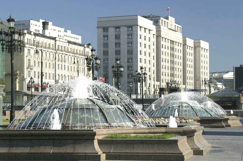 Фонтан часы мира на манежной площади в москве фото